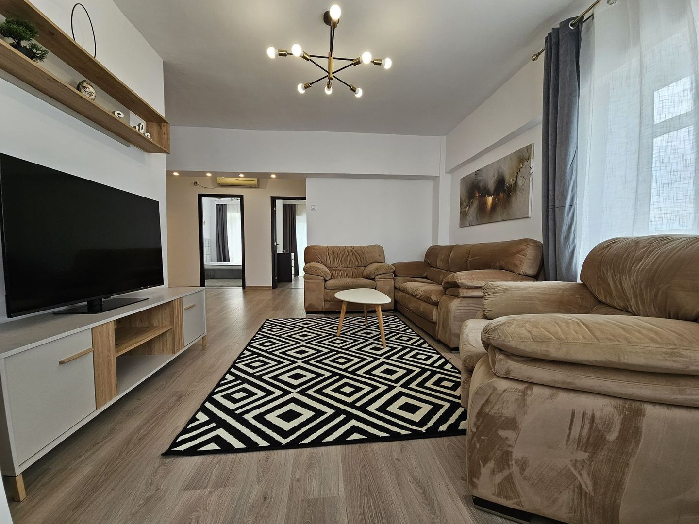 Apartament 4 camere de vanzare/ zonă Dacia/ vedere panoramică - Poză 1