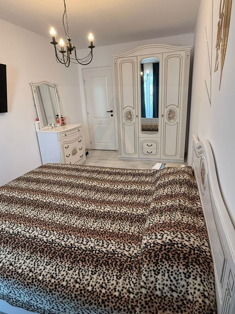 Apartament modern 3 camere 2 bai 64 mp utili si parcare zona Central - Poză 4