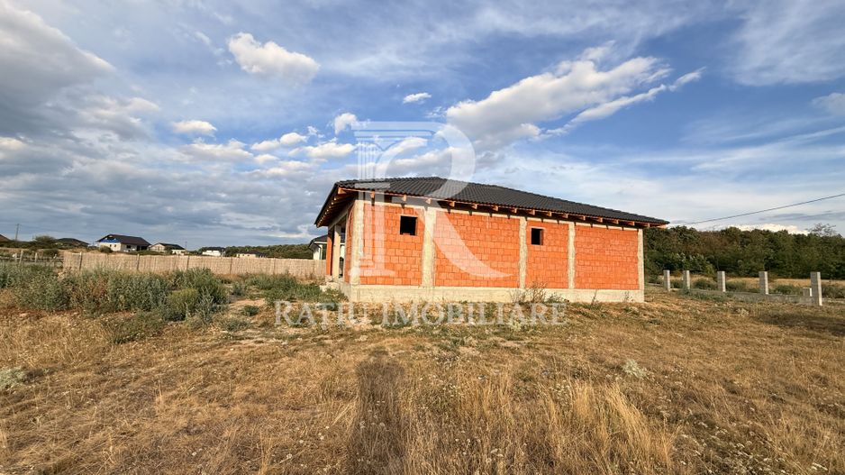 Casă la roșu de vânzare | Alparea | 1.000 mp teren - Poză 2