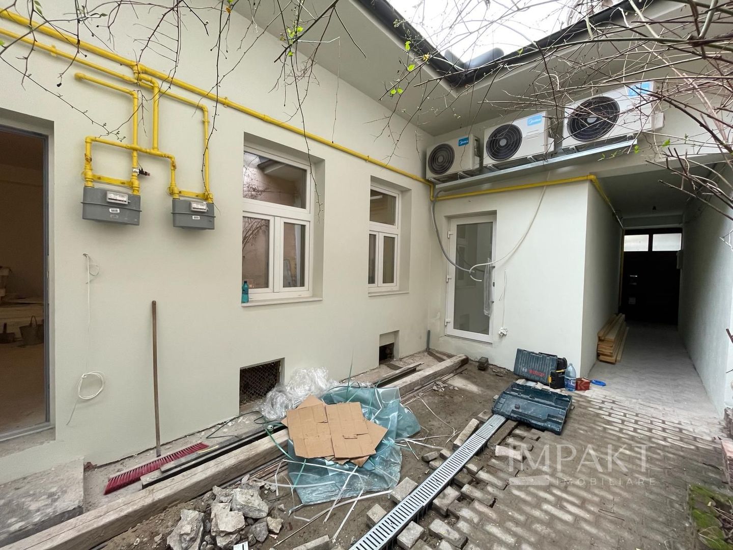 Spatiu comercial ultracentral cu vitrina si intrare direct din strada - Poză 12