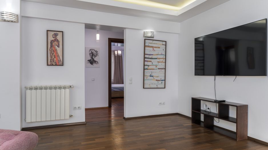 4 camere| semineu| piscina interioara | sauna | sala de sport| parcare - Poză 13