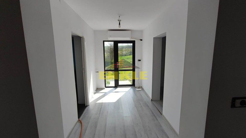 Casa de vanzare 200 mp + teren 1975 mp in Cervicesti - Poză 2
