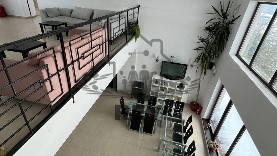 Vila / Hotel de vânzare în Păltiniș - Poză 1