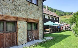 Pensiune in Muntii Apuseni 10 camere 1007 mp teren - Poză 1