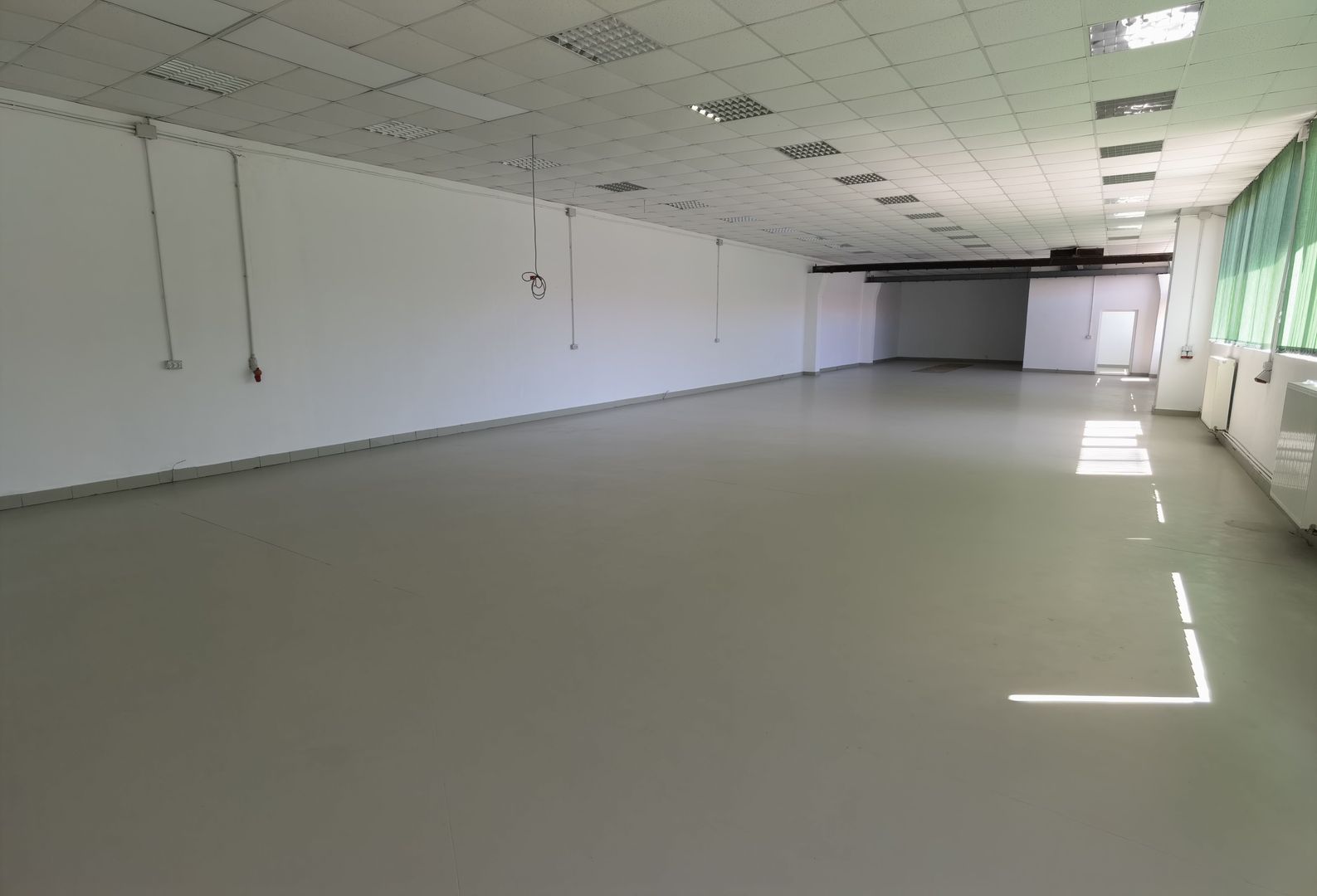 Proprietate industriala  la 35 km de TM - Poză 11