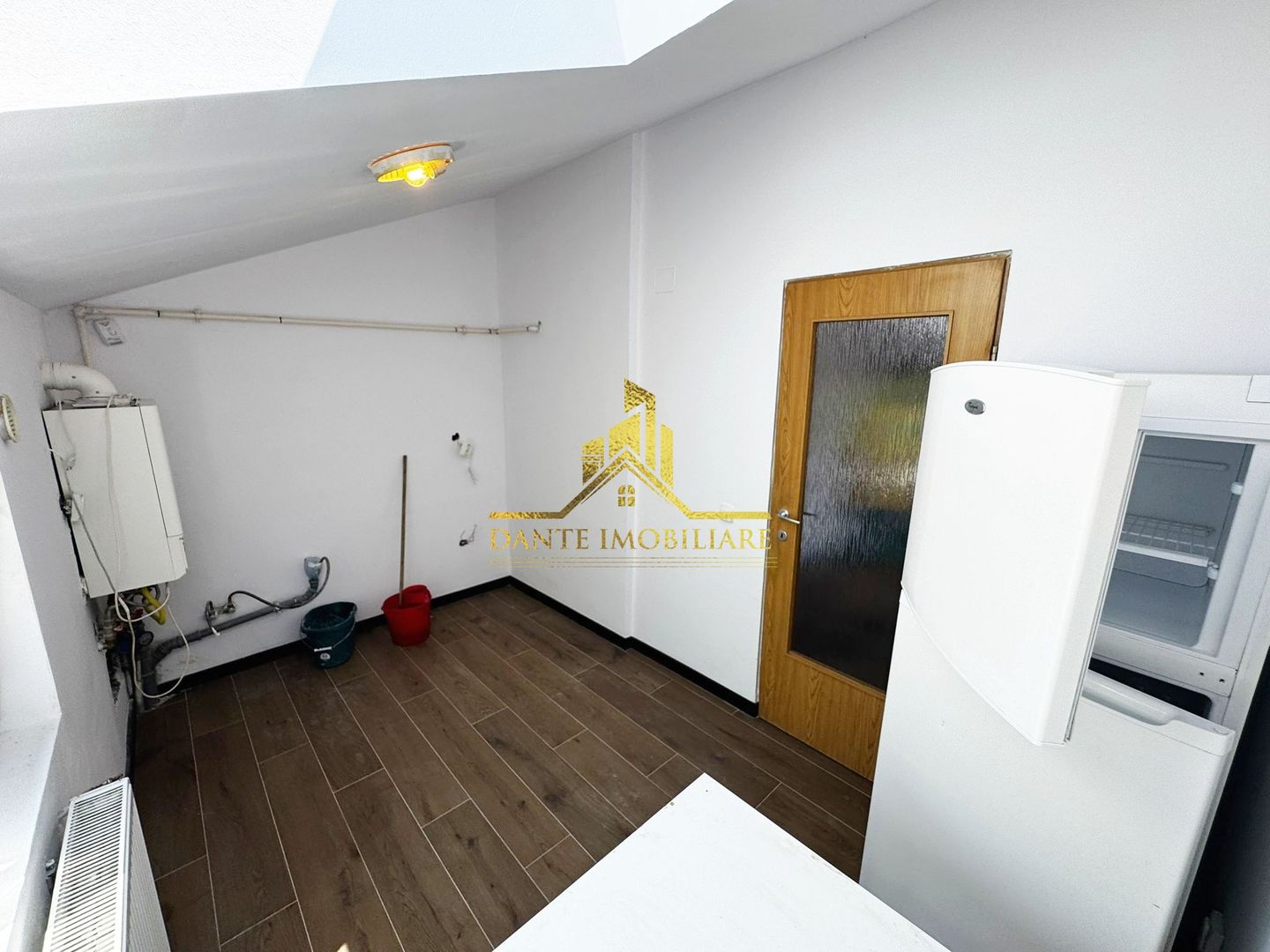 2 camere, decomandat, bloc nou, balcon, parcare, Centru, Comision 0 ! - Poză 9