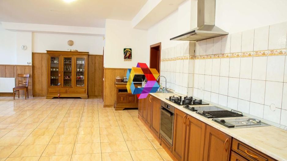 Conac cu piscina - 1810 mp - Poză 5