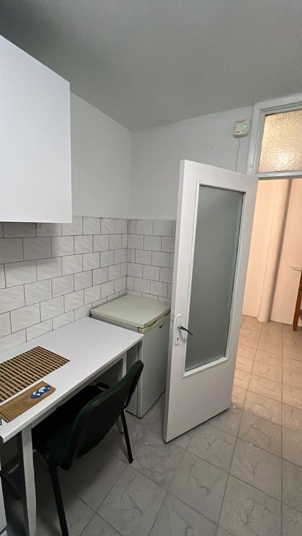 Apartament spatios, doua camere, Dezrobirii - Poză 3