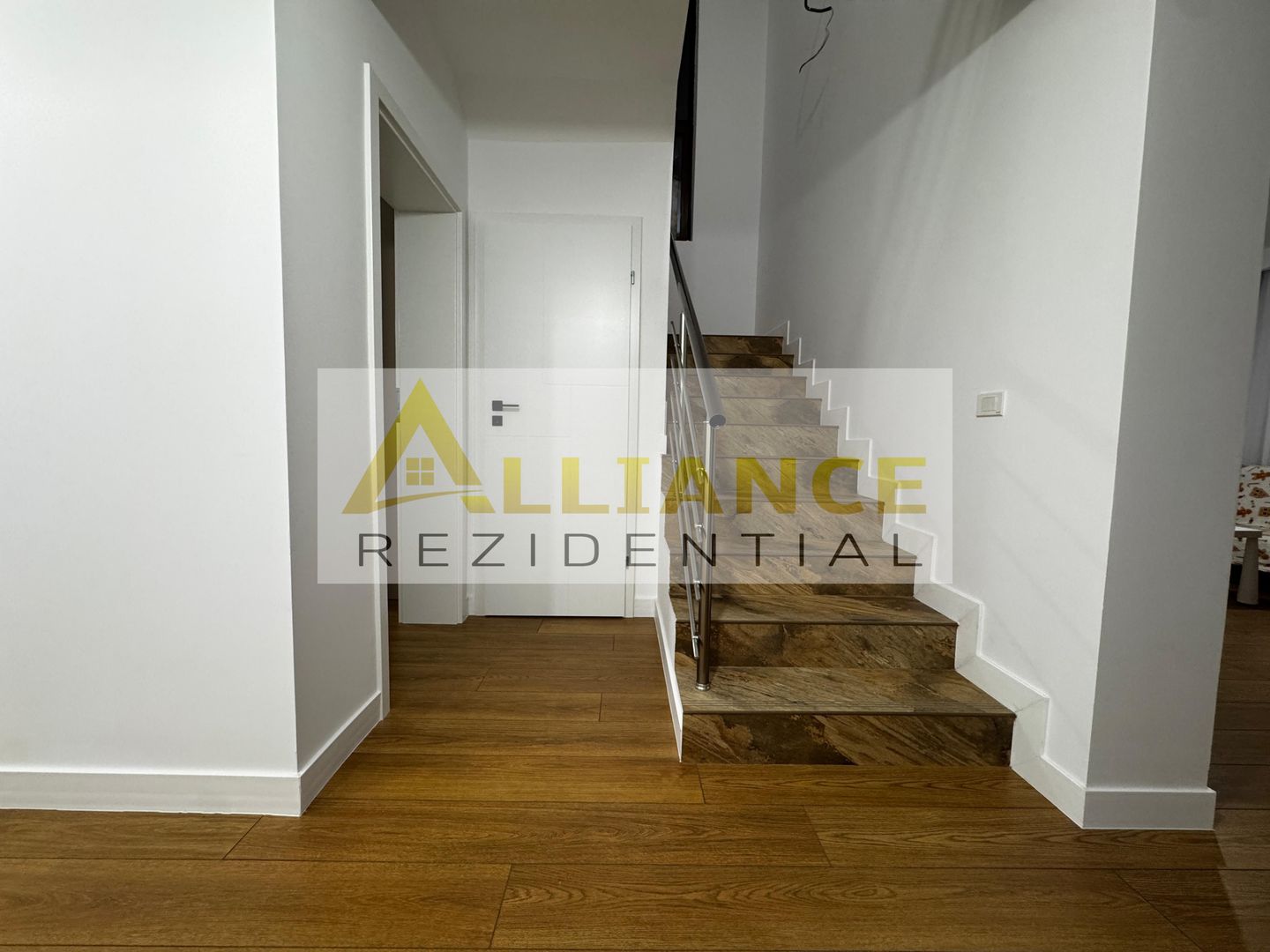 Vila de vanzare-5 camere-3 bai-500 M de STV - Poză 20