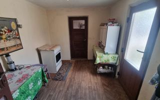 Casa modesta cu teren generos, zona Magura, - Poză 10
