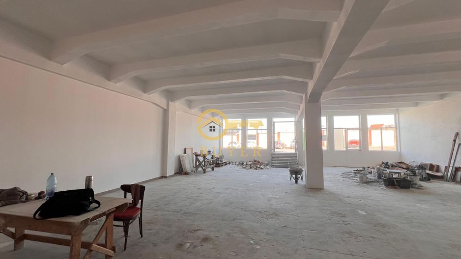 Spațiu comercial de închiriat în Cisnădie – renovat, cu vitrine la str - Poză 1