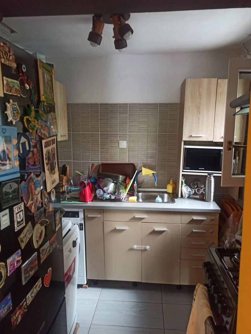 CASA CU 5 CAMERE ZONA DAMBU - Poză 6