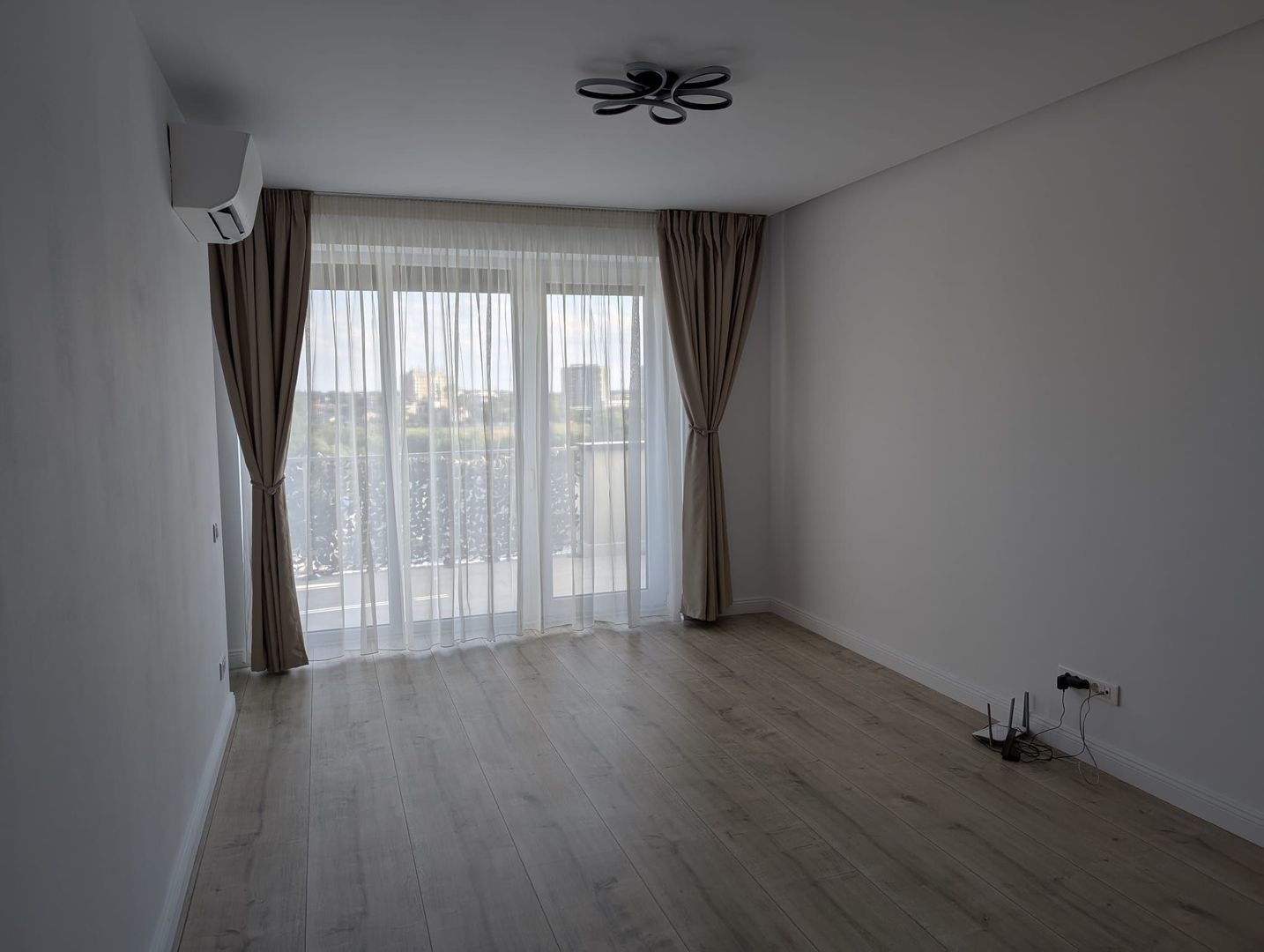 Apartament 3 camere, parcare subterana - Poză 5