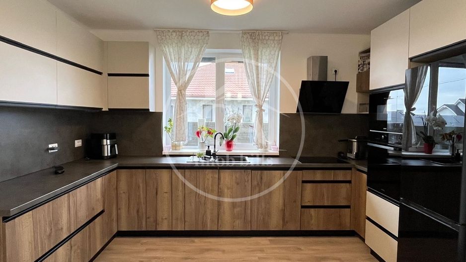 Casă de vânzare cu 4 camere în Biharia, Bihor - Poză 7