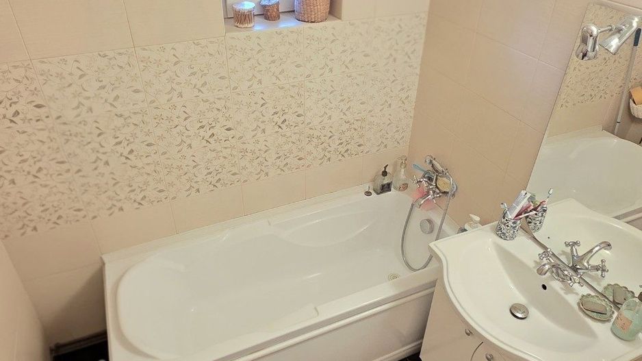 Apartament cu 4 camere, etaj 3, nemobilat, zona TRAIAN; - Poză 10