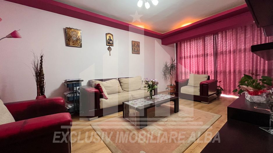 Apartament 4 camere decomandate | 82 mp | Etaj intermediar | Cetate - Poză 1