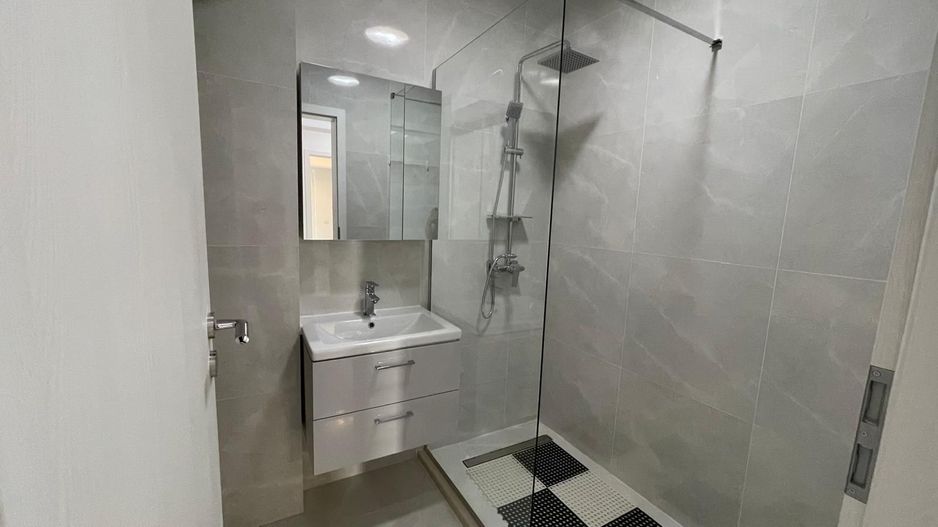 AP. 2 CAMERE- APARATORI,PARCARE INCLUSA, MASINA DE SPALAT VASE, METROU - Poză 10