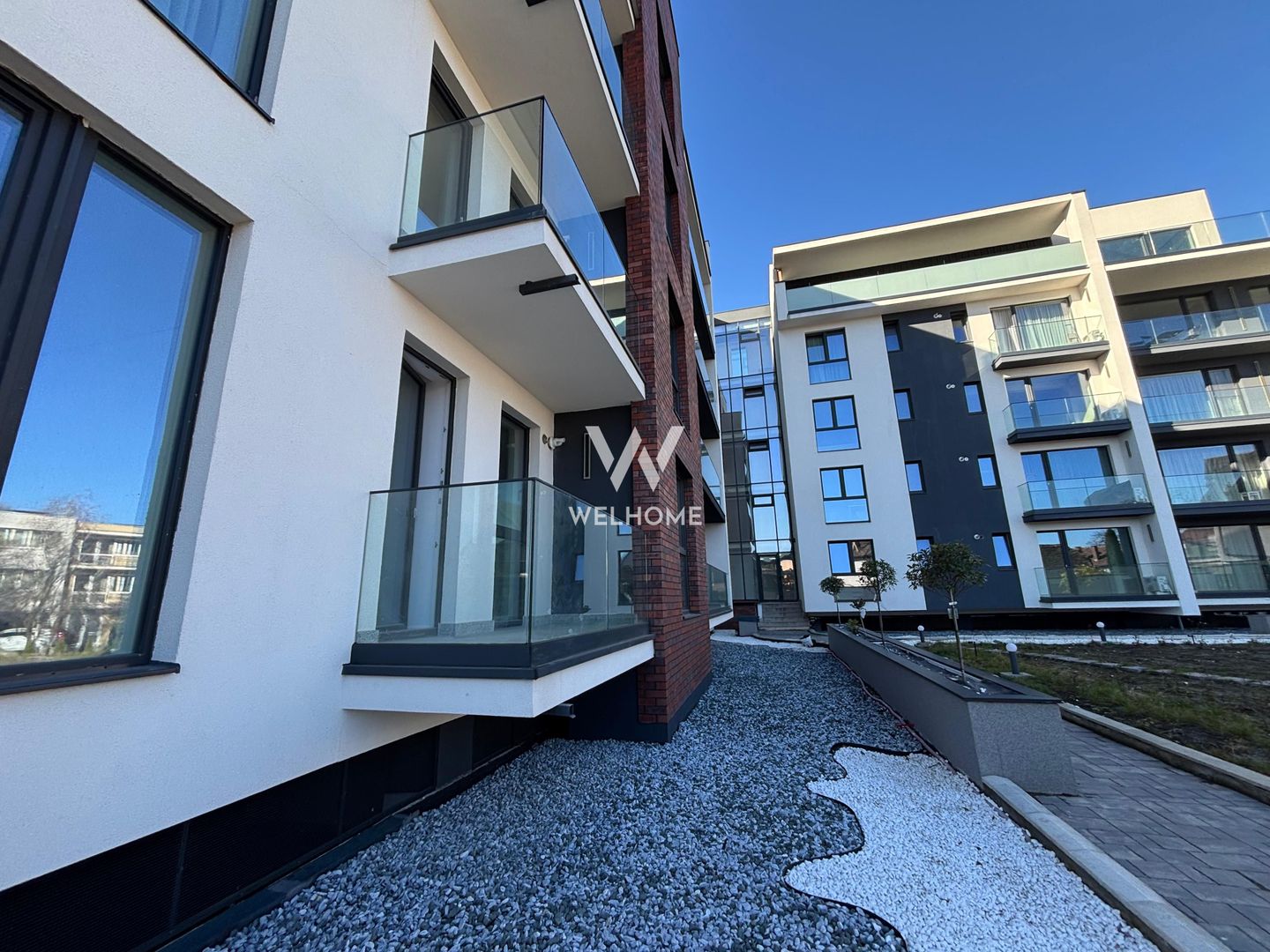 Apartament PREMIUM 3 camere cu GARAJ si boxa - zona Centrala - Poză 23