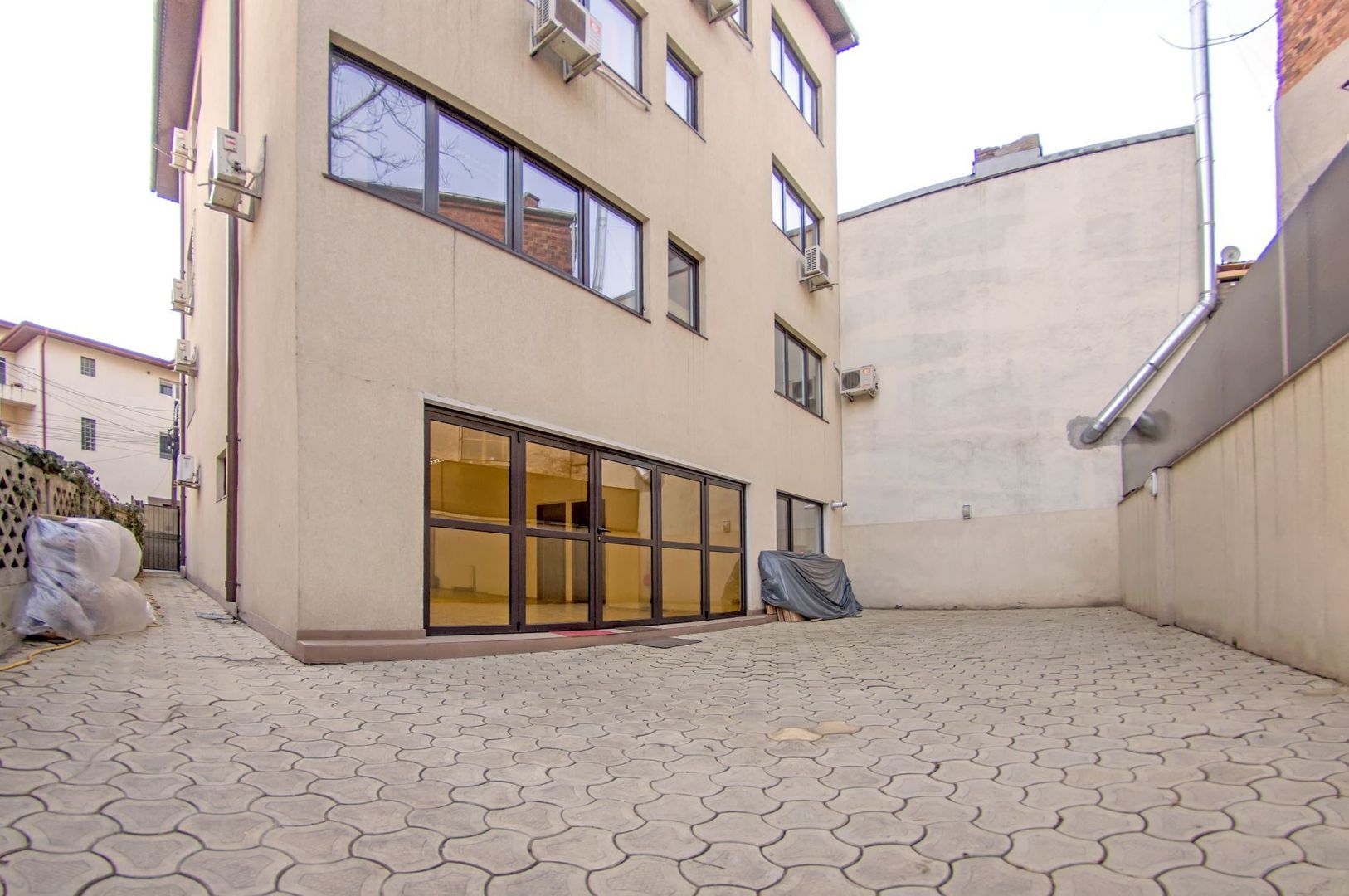 Zero comision, 415mp birou sau showroom, Buzesti, 10 minute metrou - Poză 1