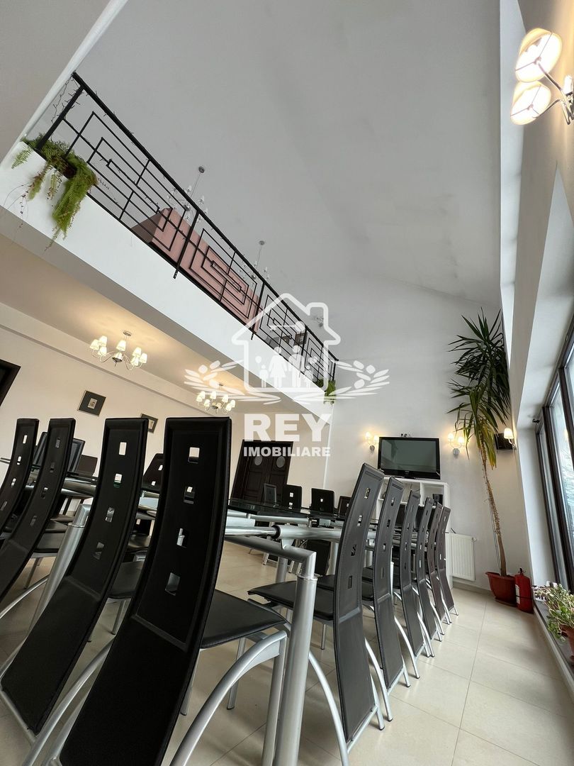 Vila / Hotel de vânzare în Păltiniș - Poză 13