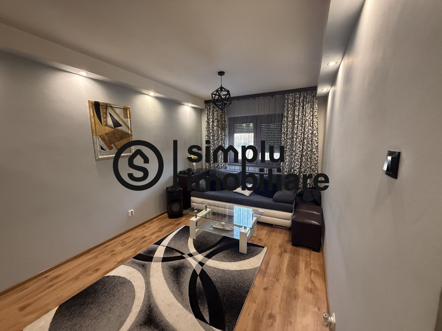 Apartament 3 camere decomandat - Poză 1