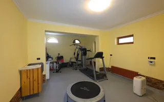 Casă Vilă cu 9 camere și piscină încălzită în localitatea Cornu - Poză 25