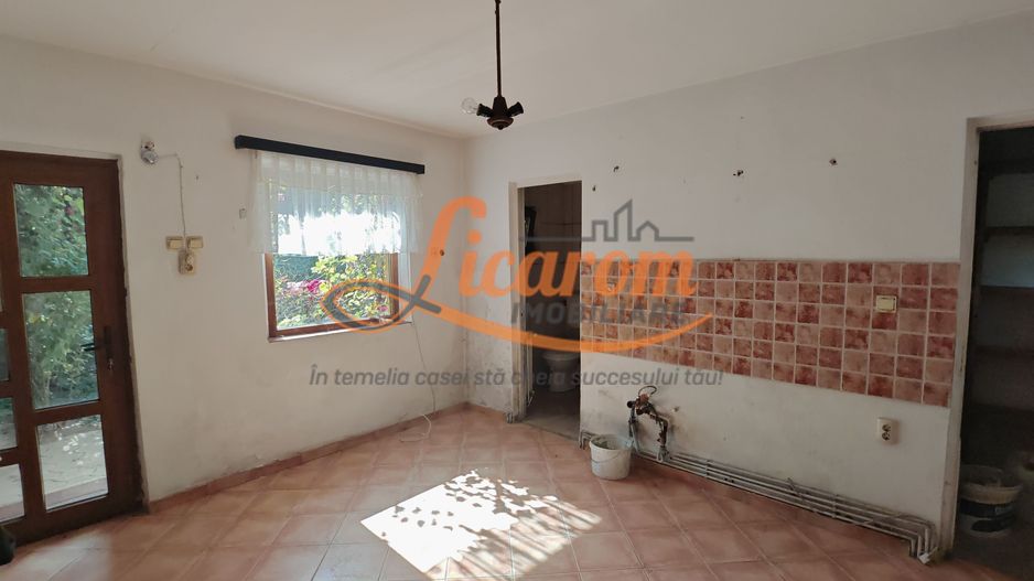 Casa singur in curte zona ZONA ISTORICA langa Seminarul Teologic - Poză 2