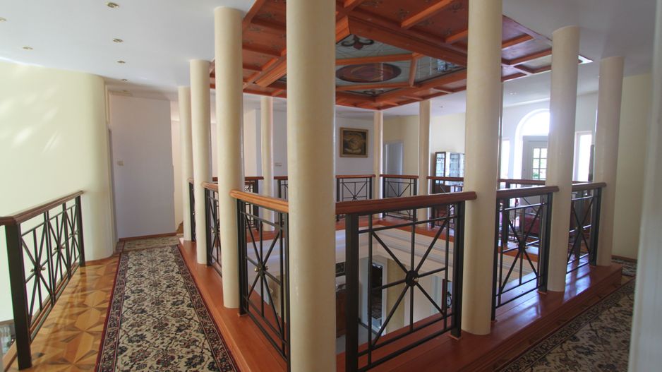 Casă / Vilă cu 8 camere de vânzare în zona Semicentral - Poză 9