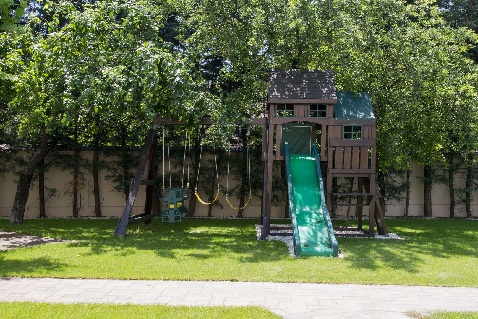 Generoasa si spatioasa - Poză 26