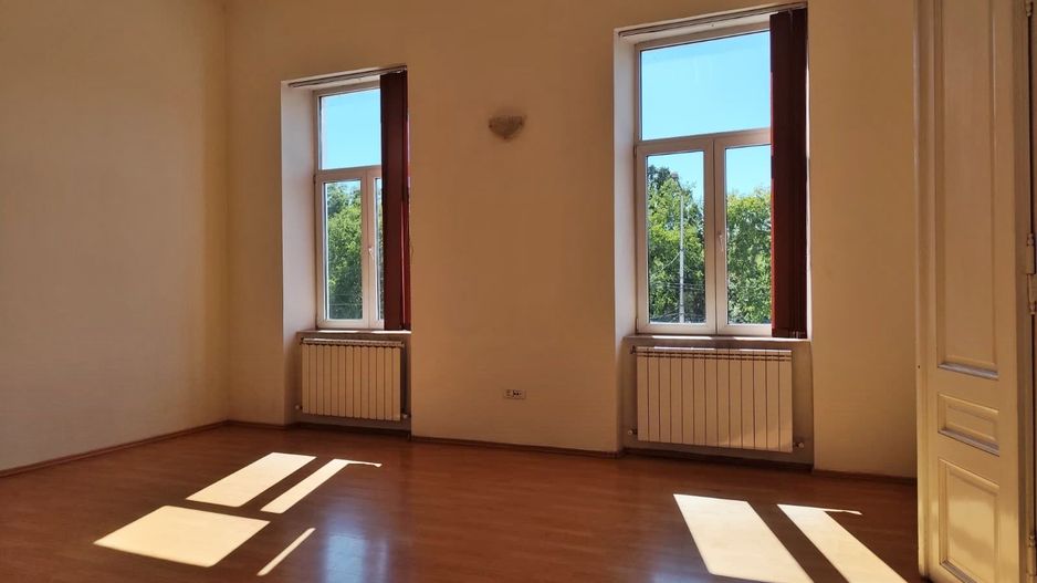 Apartament de vanzare situat ultracentral, langa Lic. E. Gojdu, Oradea - Poză 2