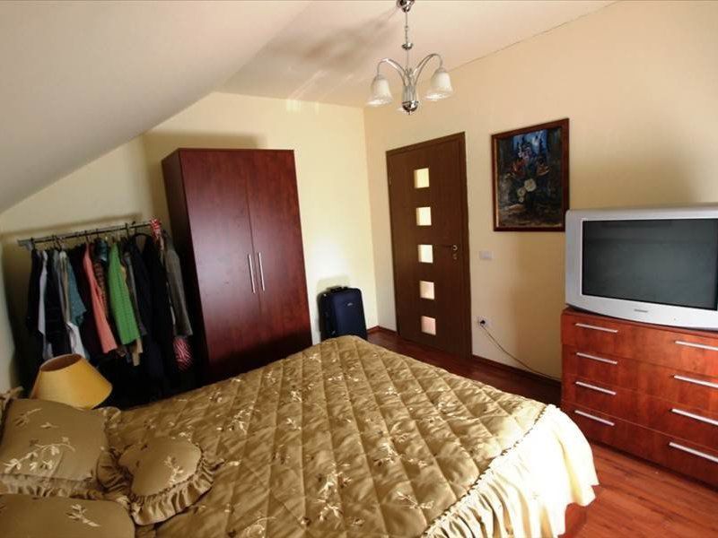 Vila spațioasă la intrare în Dumbravita - Poză 6