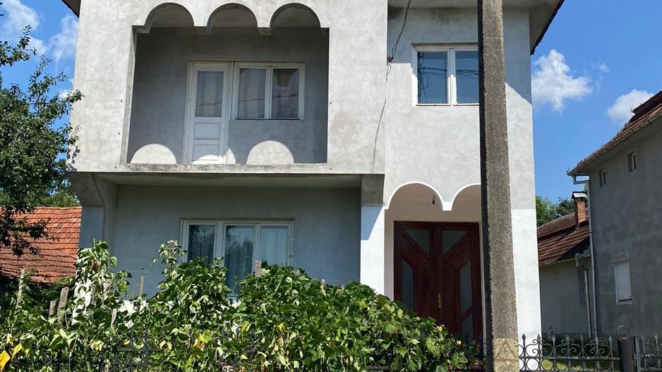 Casa in inima localitatii Certeze - Poză 1