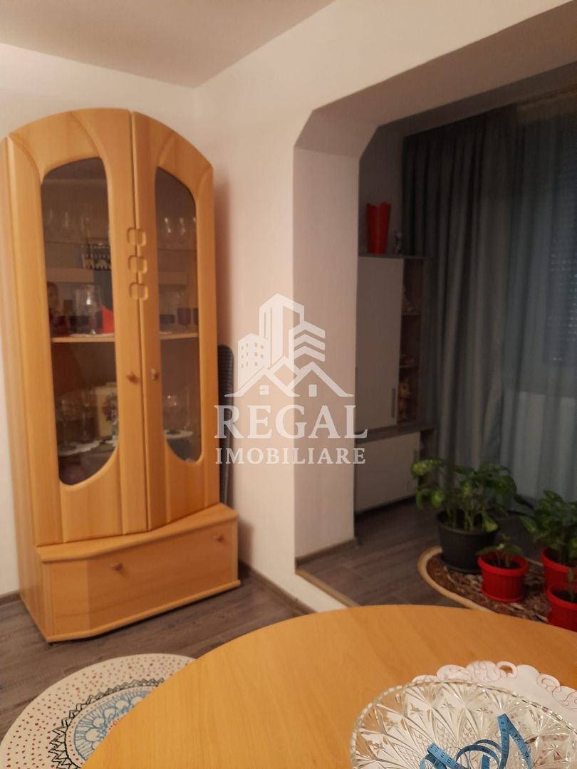 Apartament 3 camere in zona Micro 7( la intersectie cu str. Pinilor) - Poză 8