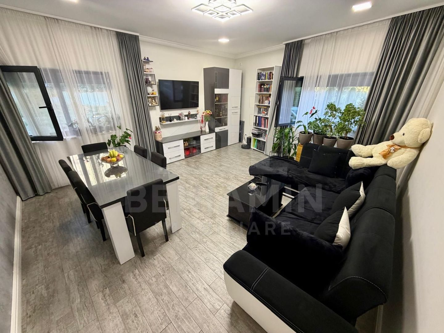 Apartament decomandat deosebit 3 camere 2 bai bloc 2020 cu parcare - Poză 1