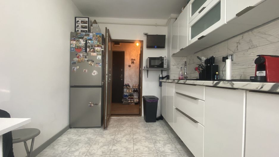Compartimentare decomandata! Vanzare apartament cu 3 camere-Micro 11 - Poză 9