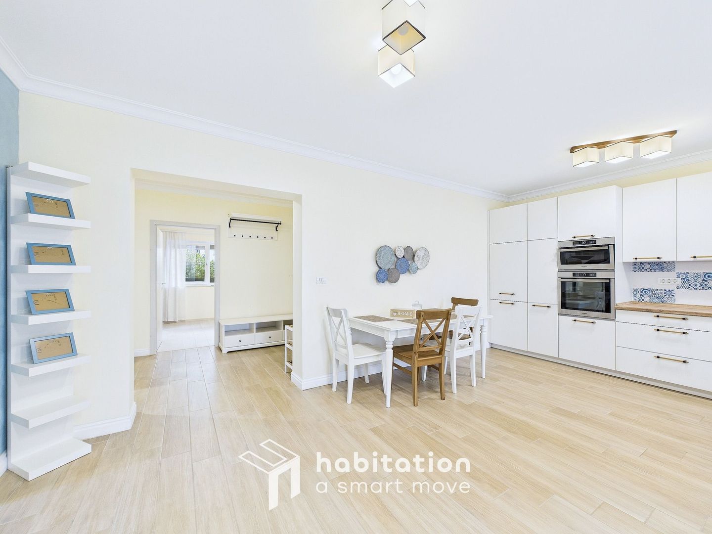 Apartament spațios cu curte și garaj – confortul unei case moderne - Poză 3