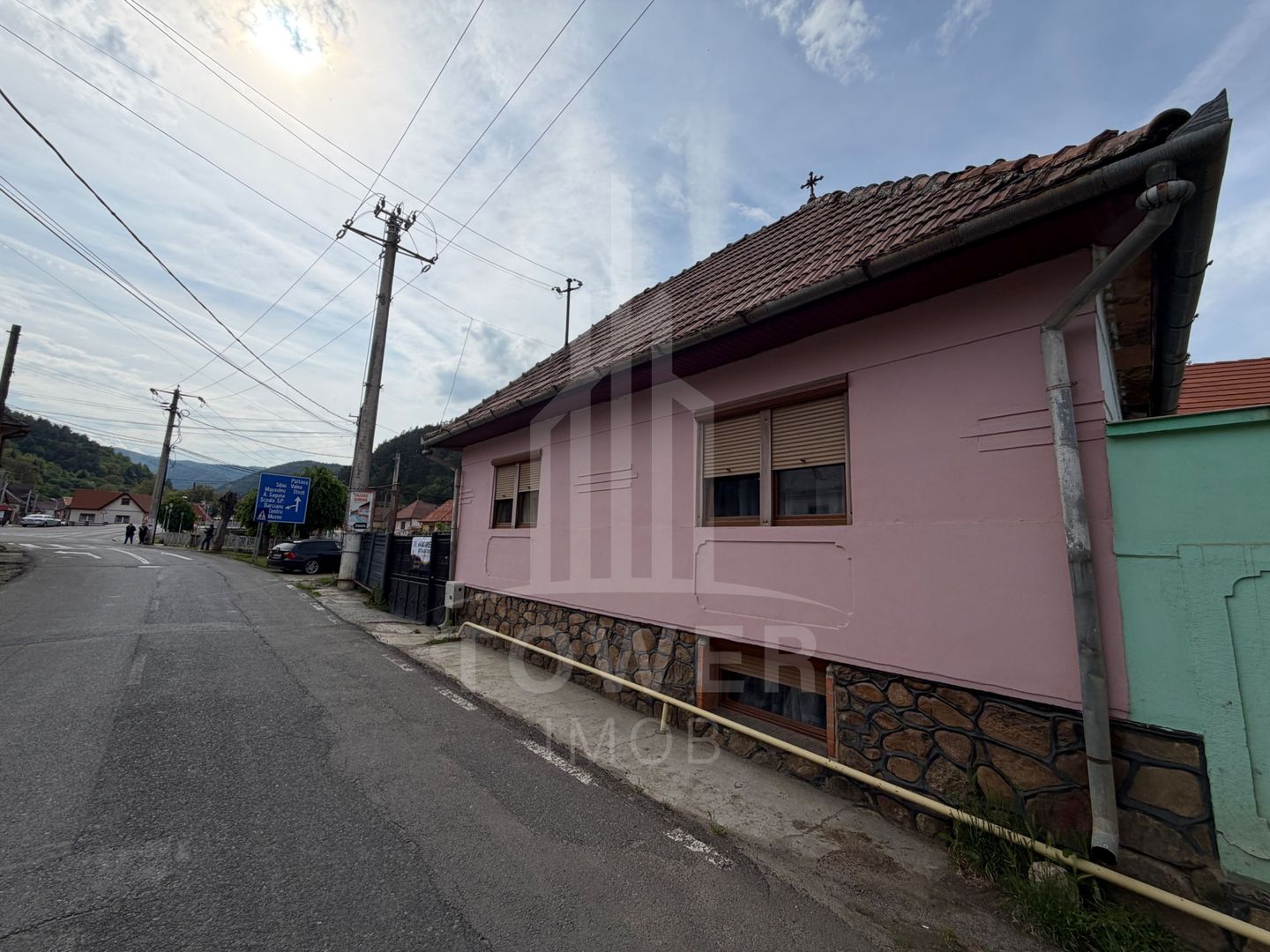 Casă de vânzare în centrul Rășinariului - COMISION 0% - Poză 2