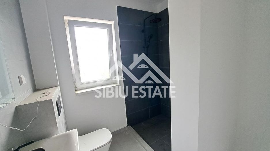 Apartament Sibiu 4 camere, 2 bai NOU lift si parcare - Poză 4