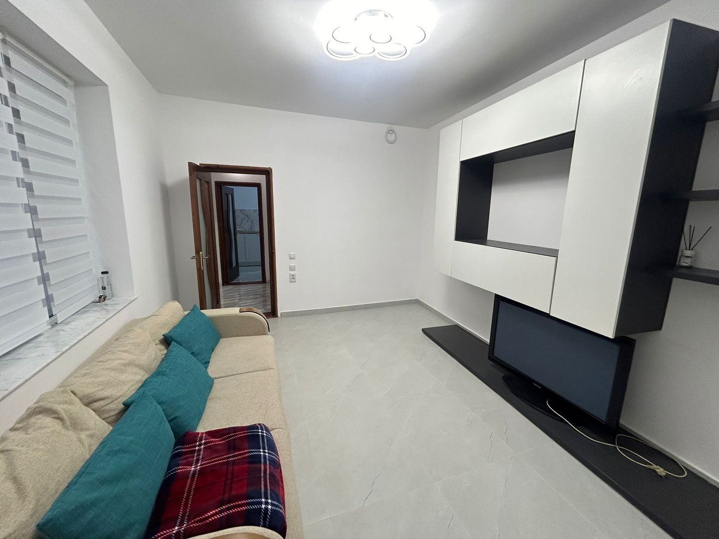 2 Camere Piata Constitutiei + Loc de Parcare - Poză 2