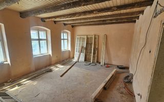 Casă veche, solidă, cu 4 camere, pivniță boltită și 4 băi – zonă centrală - Poză 12