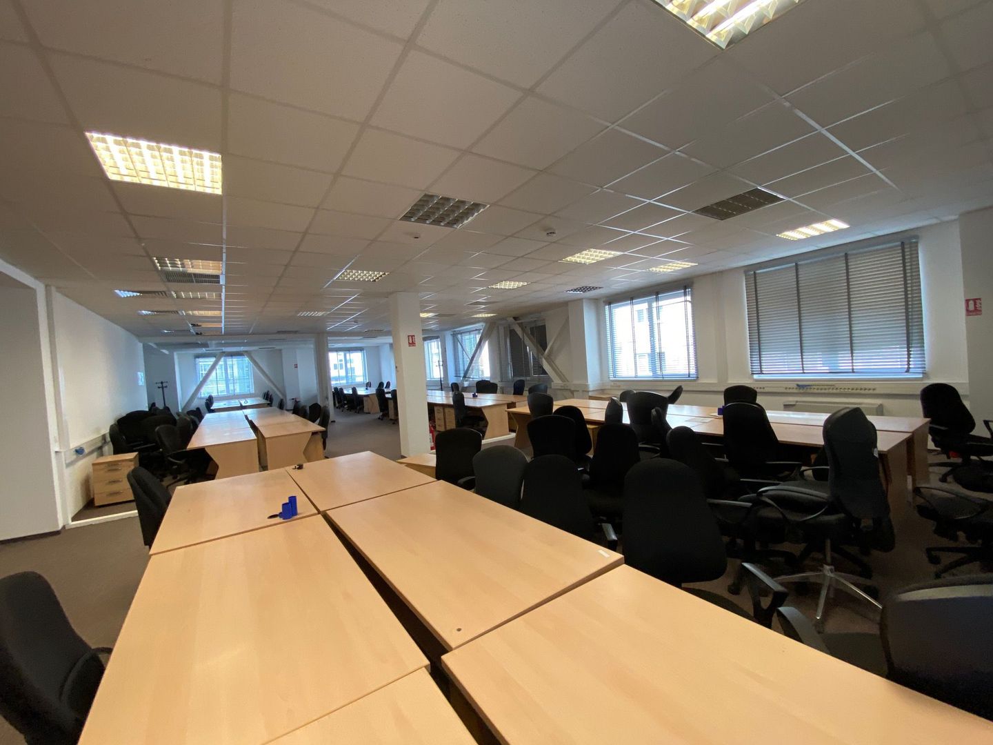 Cladire de  birouri - zona COMPLEX - Poză 12