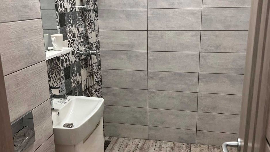 Garsonieră 30 mp, renovată, mobilată, 3 lifturi, metrou 2 minute - Poză 4