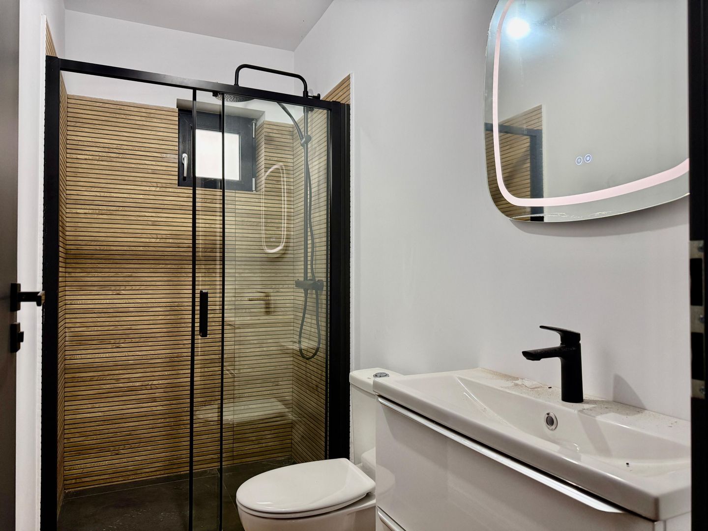 Eleganță, confort și liniște – Casă nouă în Balotești - Poză 10