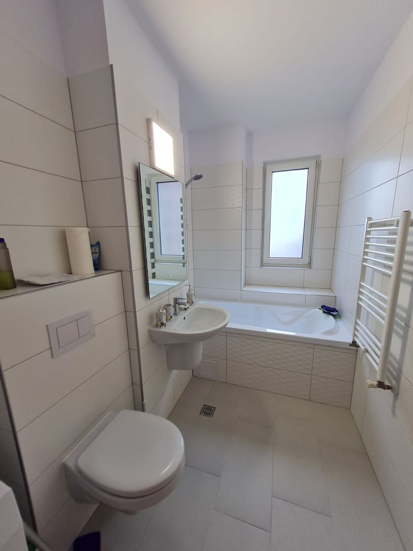 Lux la 10 minute de Iulius Town - Poză 8