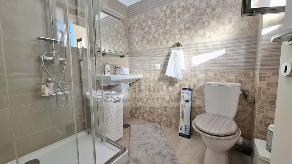 Vila tip duplex,  3 camere, 2 bai, libera, mobilata de lux, Barnova - Poză 10