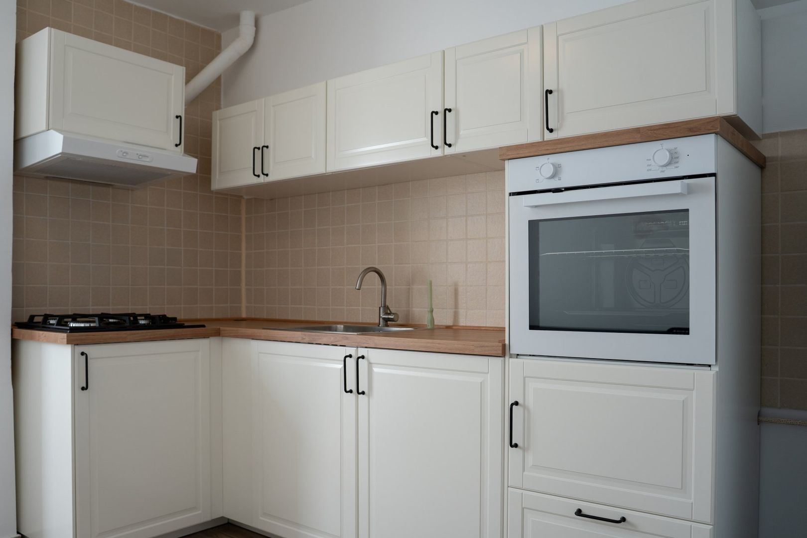 4 camere, 3 dormitoare, 2 băi, boiler, complet renovat - Poză 16