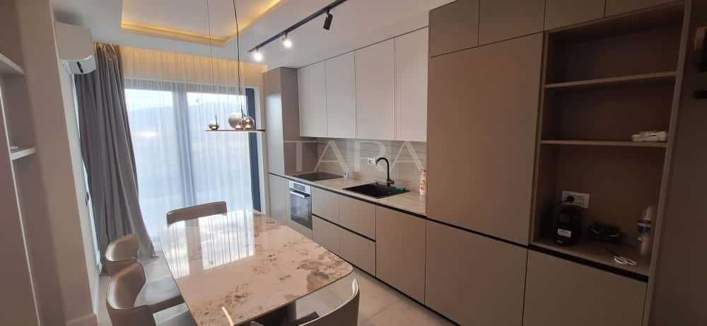 Apartament luxos cu 3 camere pe două niveluri, în Buna Ziua. - Poză 3