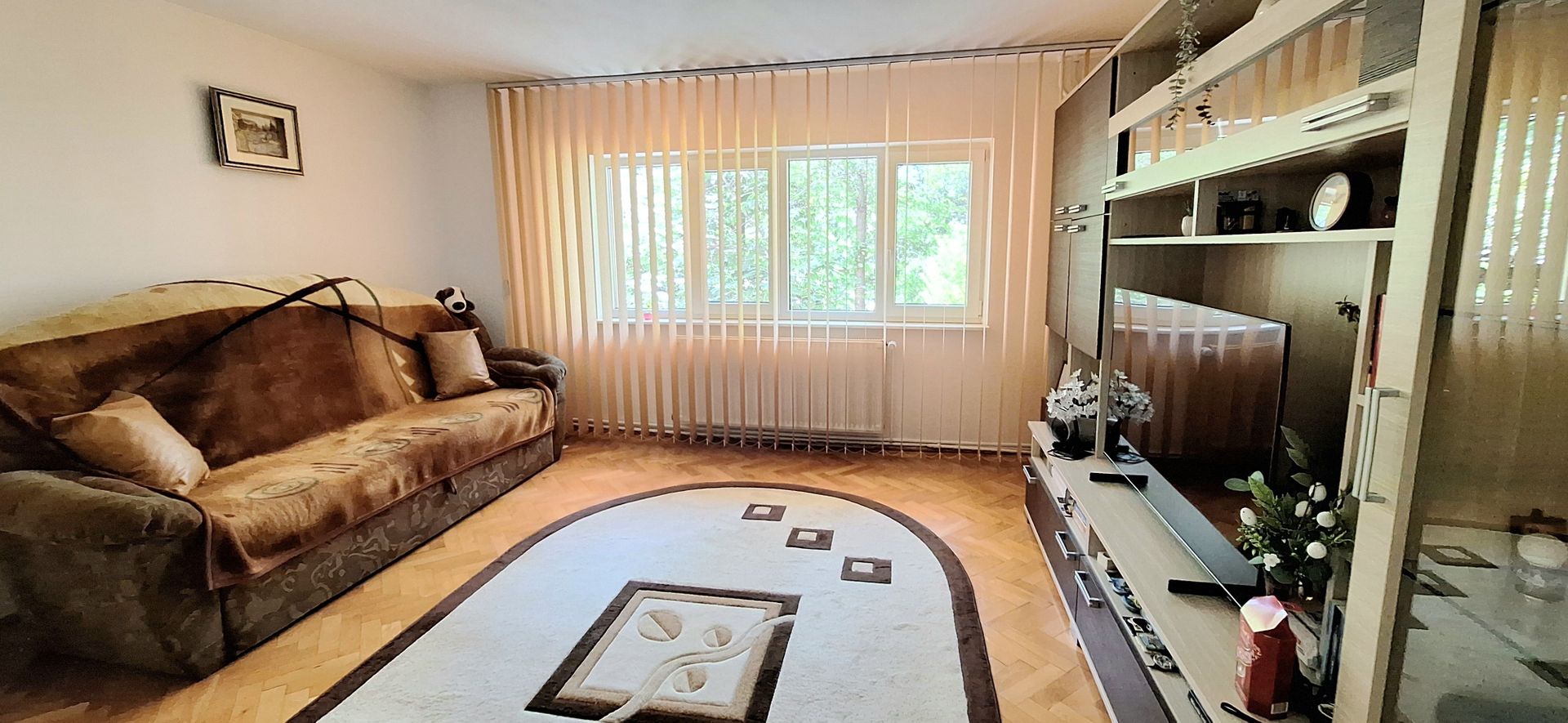 Apartament renovat cu 3 camere - zona Andrei Saguna - Poză 1