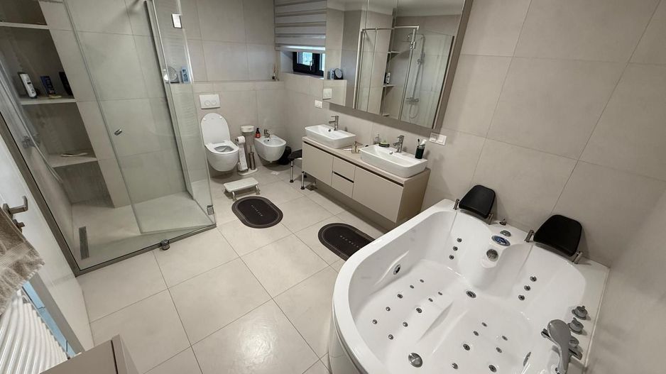 Apartament bloc NOU,4 camere,3 bai,2 terase,parcare privată - Poză 5