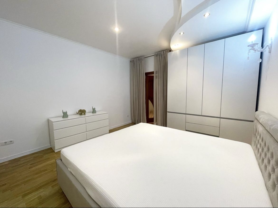 Apartament Centru! 90 m2! 2 + living! - Poză 5